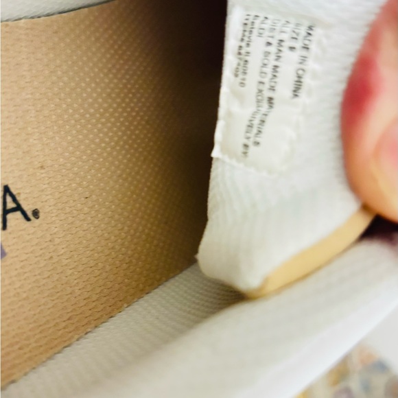 NWOT. Avenue Serra Leopard Print White and Tan. Low Cut Women's Sneakers. Size 9 - Picture 6 of 7